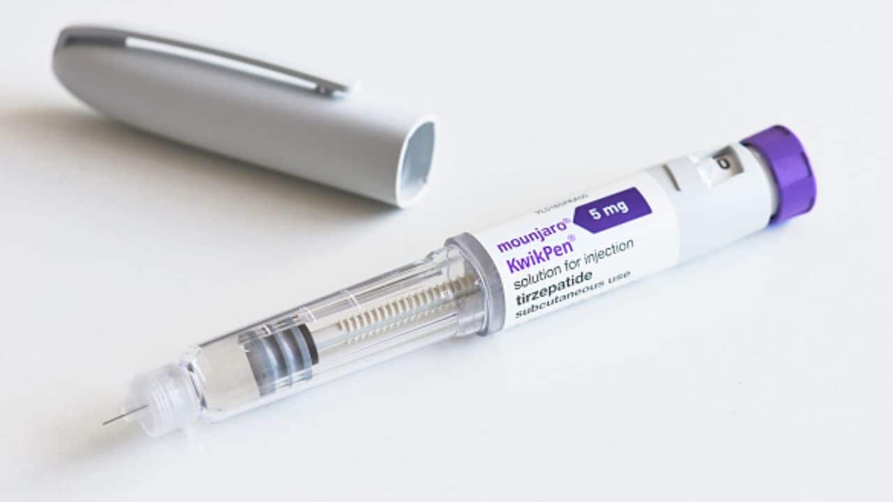 Caneta Mounjaro aberta sem a tampa